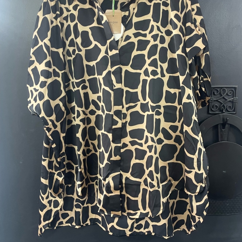 Umgee Black and Tan Giraffe Print Button-Up Blouse